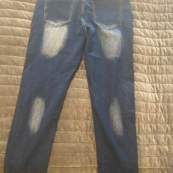 Guys Graphic Print Ripped Jeans - Picture 2 of 3